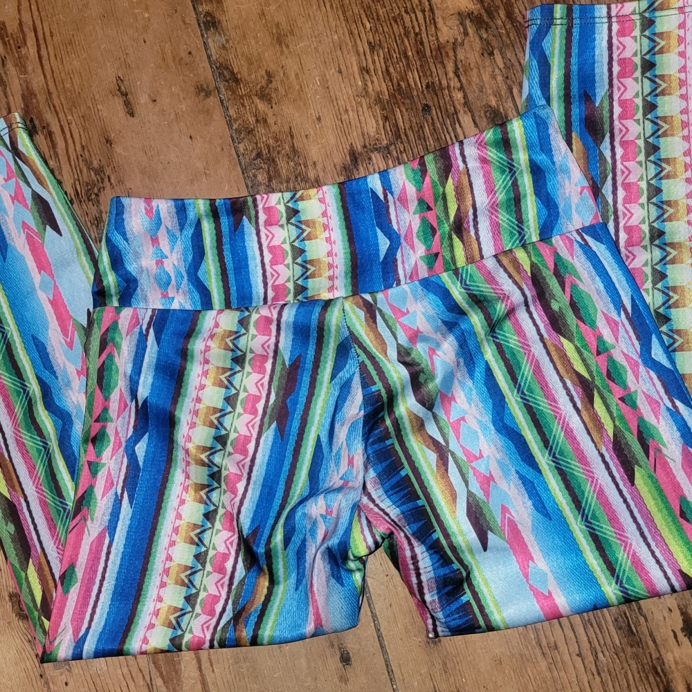 Onzie Aztec Short Capri cropped leggings blue multi color yoga pants